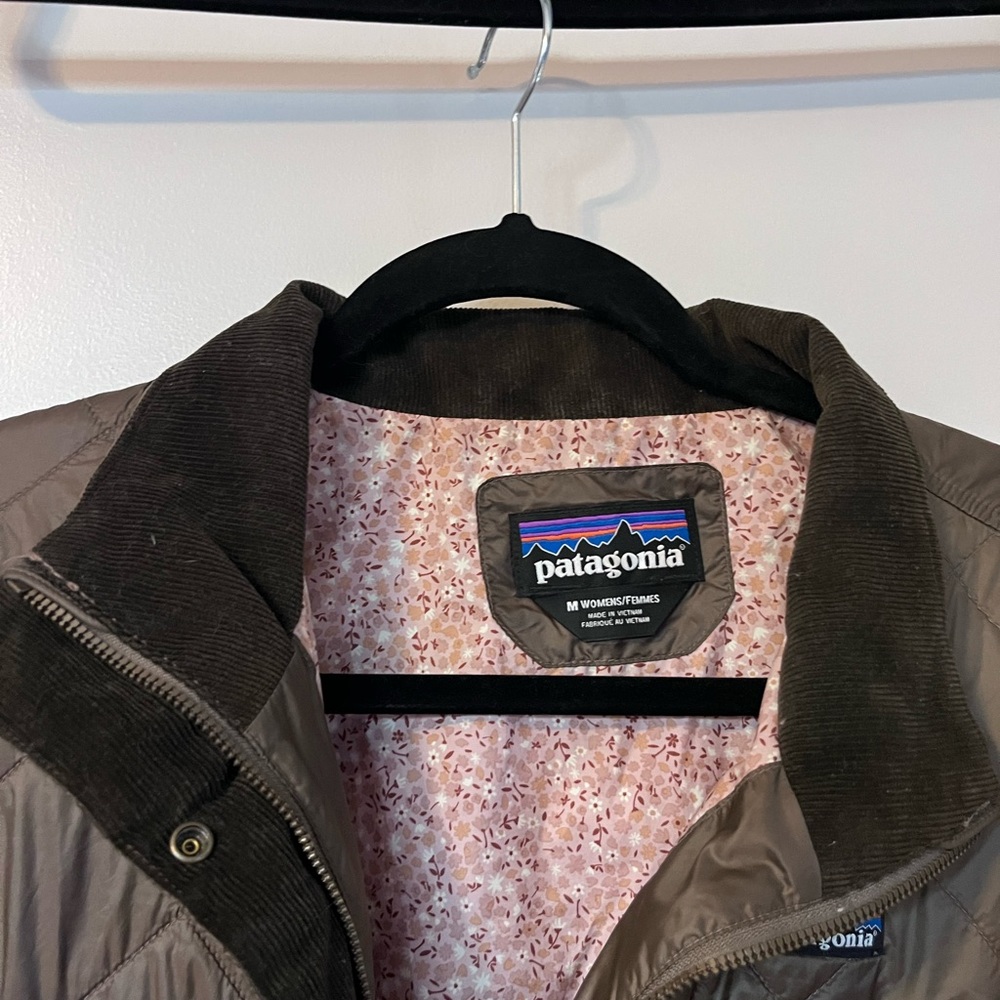 Patagonia Women's Back Pasture Quilted Jacket - Picture 3 of 8
